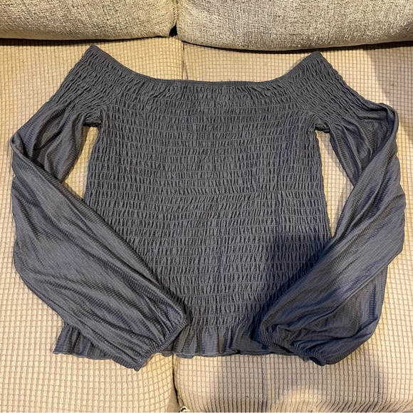 NWOT Kirious Off the Shoulder Smocked Top - Picture 3 of 12